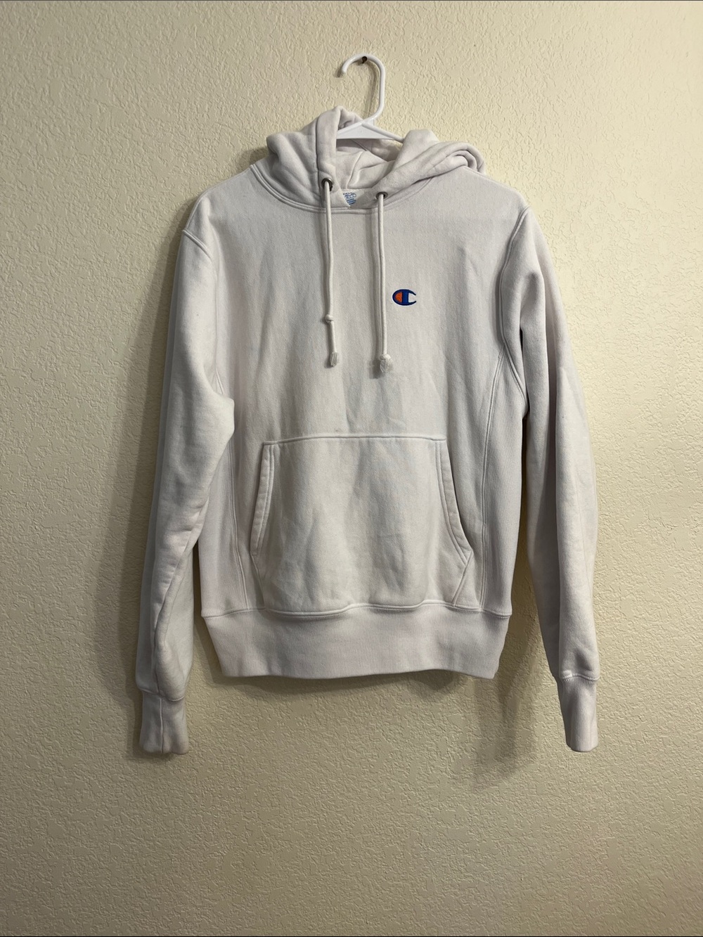 Streetwear Champion White Pullover Hoodie with Small Logo